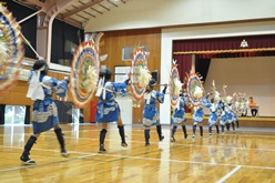 宮ノ下小学校　因幡の傘踊りクラブの傘踊り