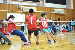 綱引き　小学部チーム