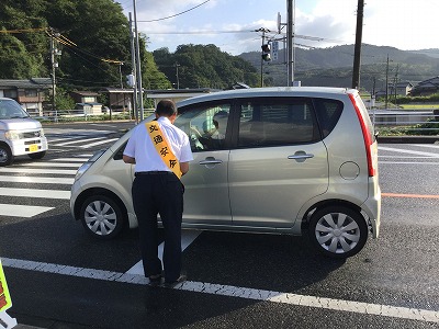 街頭広報の様子