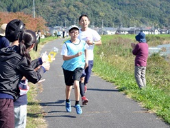 3キロの距離を頑張って走っています。