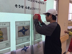 当選のモッピーに花をつけている様子