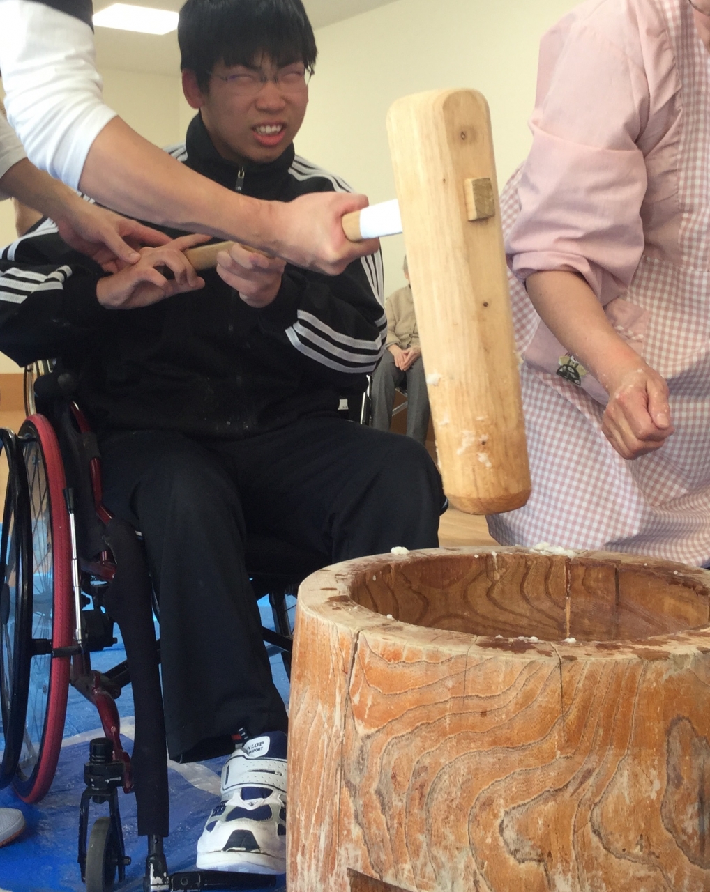 もちつきをしている様子