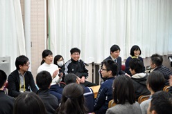 音楽部によるクイズ大会と合唱です