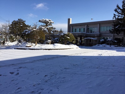 盲学校の雪景色です