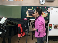 UDブラウザを使って歌詞を確認しています