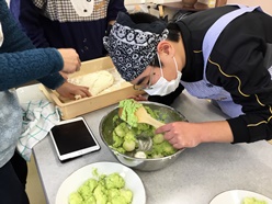 ずんだもちをつくっています