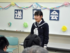 卒業生から歌のプレゼントです