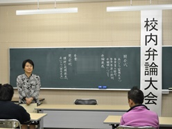 校長先生によるあいさつの様子です。