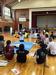 心肺蘇生法についてのお話を聞いています