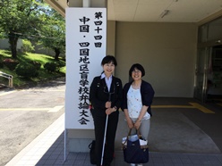 会場前で記念撮影です