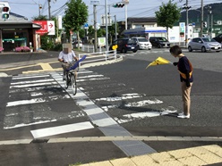 横断指導の様子