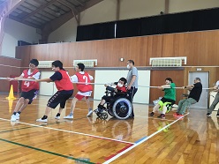 綱引き赤チームがんばれ