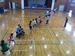 綱引き両チームの様子