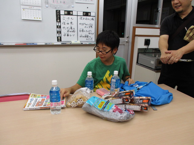 非常持ち出し品を確認中