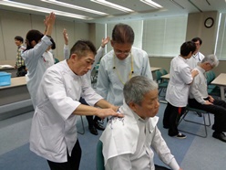 先生と確認しながら施術していきます