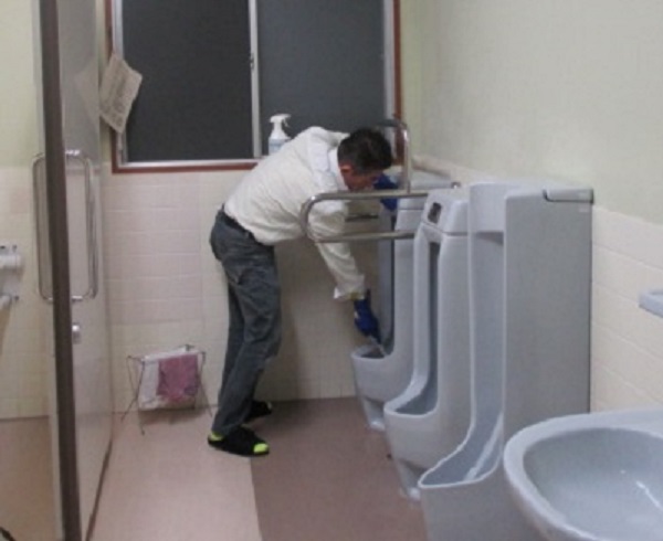 トイレを掃除