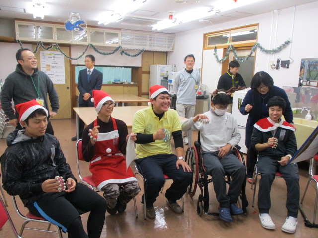 クリスマスソングを歌っています