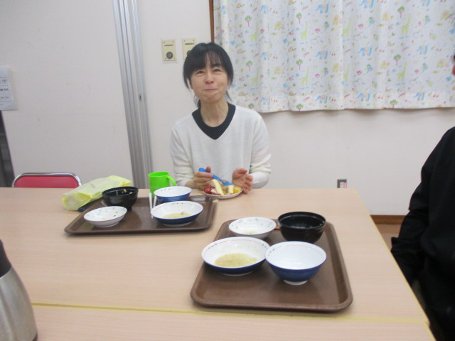 ケーキ実食の様子