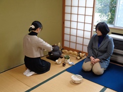 茶道部の初釜の様子です