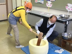 息を合わせてもちをつきます