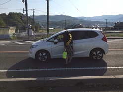 街頭広報の様子