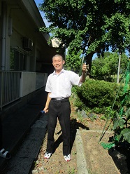 舎生が夏野菜を収穫した写真（１）