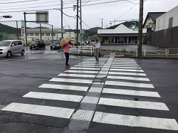 交通安全立ち番の様子２