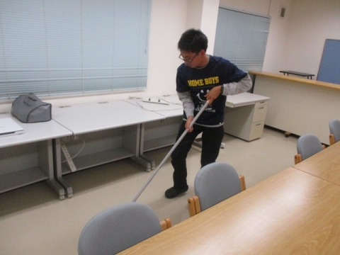 情報学習室の掃除