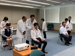 施術をしている様子１