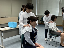 施術をしている様子２