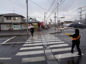 横断指導の様子