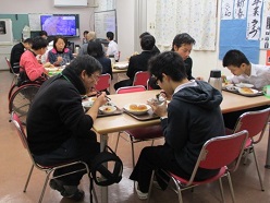 朝の朝食の様子