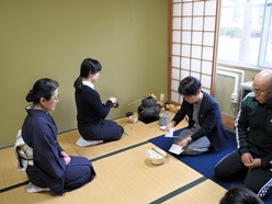 茶道部の初釜の様子です