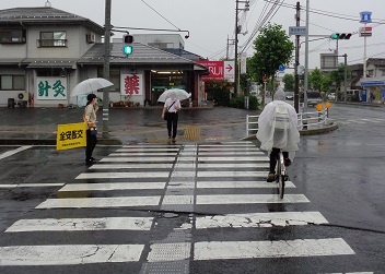 横断指導の様子