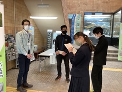 見学の様子２