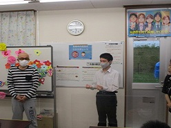 誕生者がお礼を伝えている様子