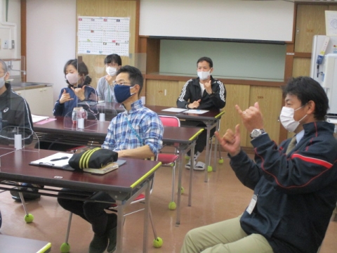 学んでいる様子