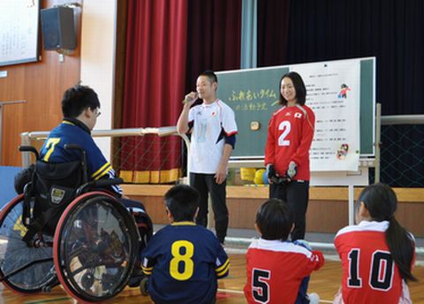 浦田さんと工藤さんが話す様子