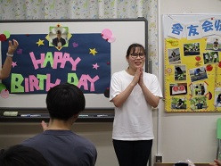 言葉を述べる誕生者