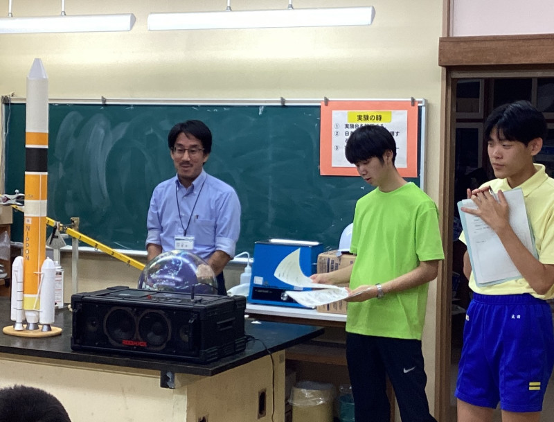 爆鳴気実験コーナー