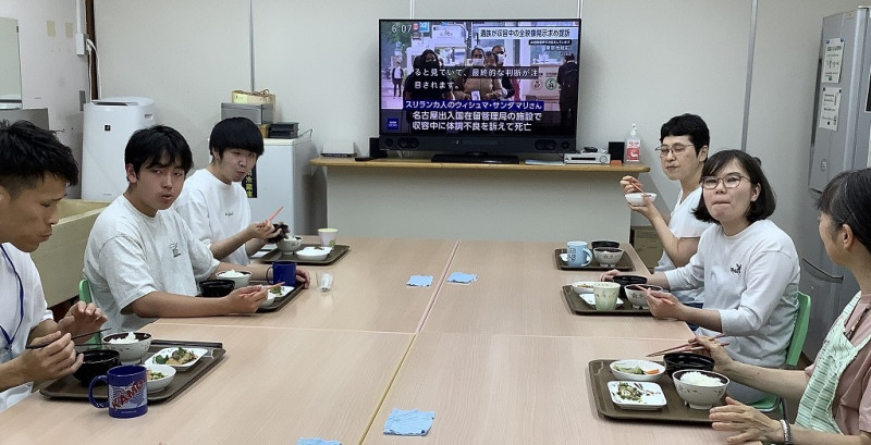 夕食の様子