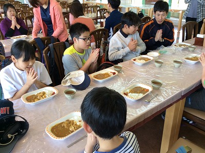 食事前の様子