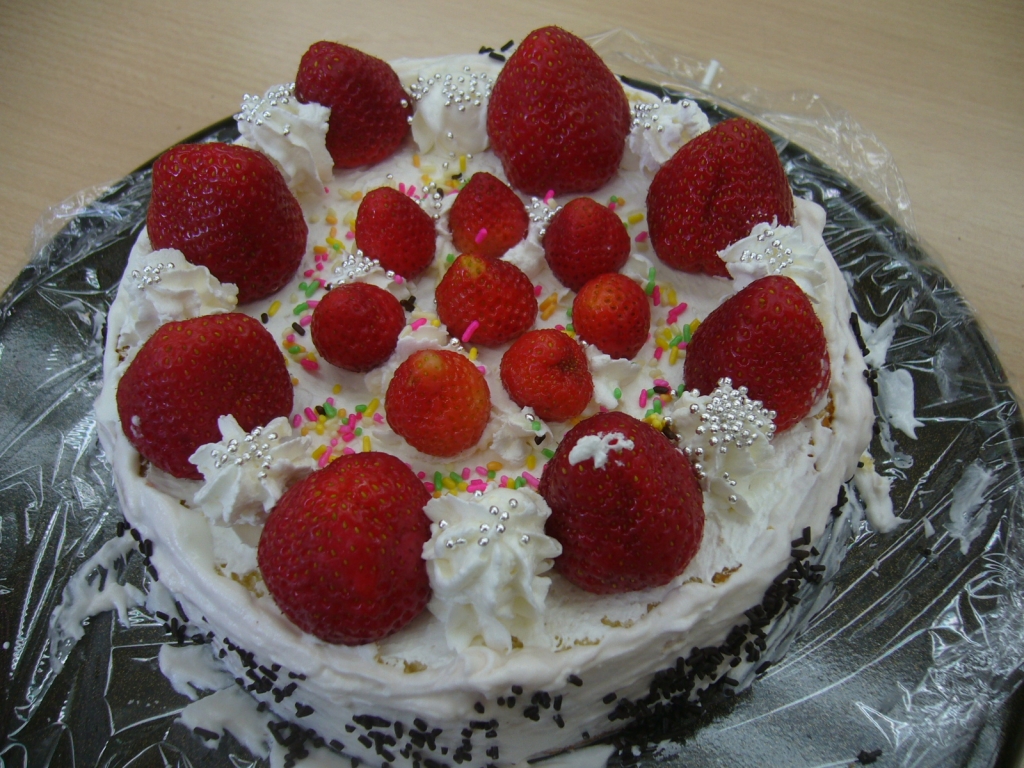 イチゴケーキの完成です。