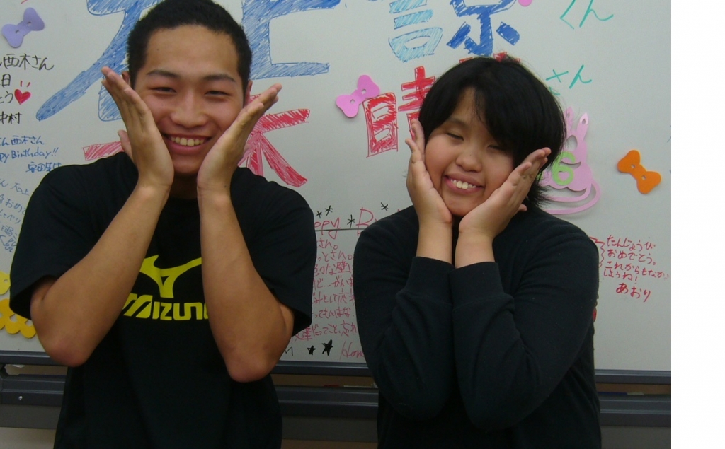 お祝いしてもらって、うれしそうな二人です。