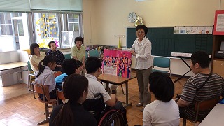 大型絵本読み聞かせ