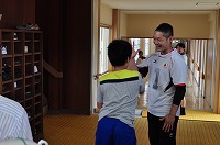 竹森さんハイタッチ
