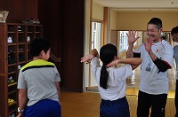 山根さんハイタッチ