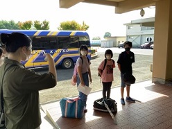 小学部修学旅行　出発式１