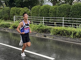 車いすマラソン走る姿