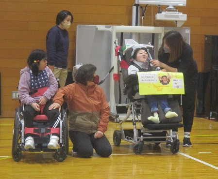 先生と一緒に自己紹介jpg